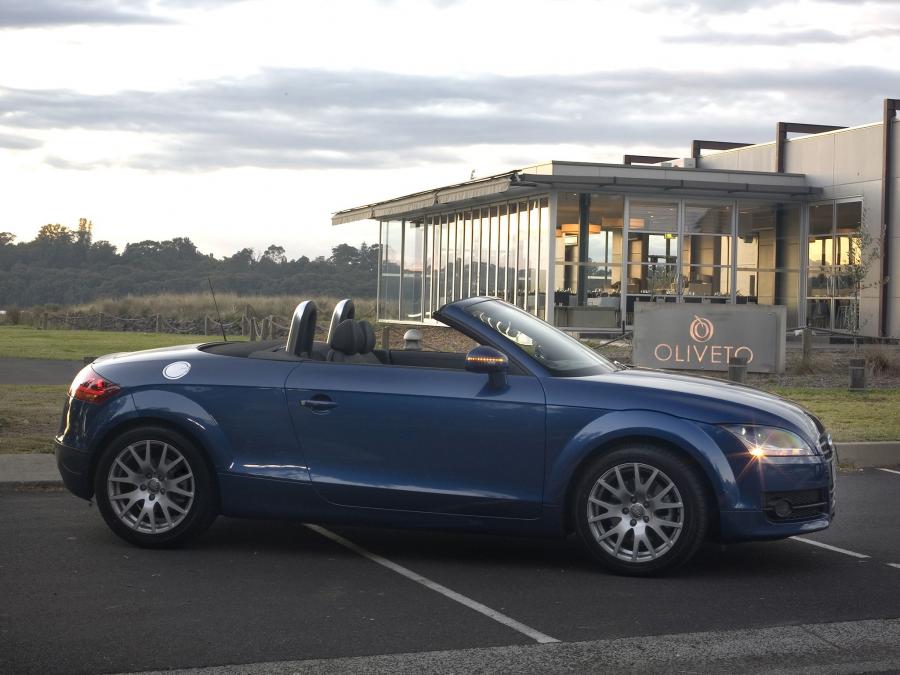  Audi TT Roadster (8J) 2007 года  (AU) (фото 10 из 26)